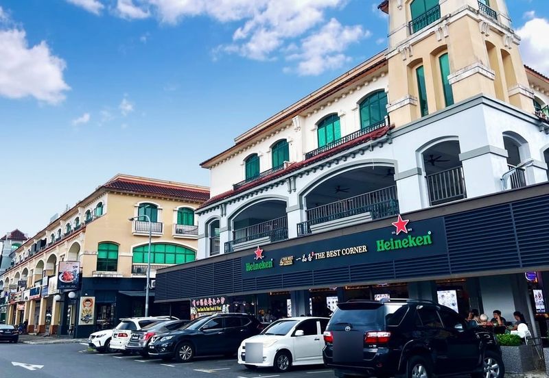 3 Storey Shoplot intermediate Jalan Song in Kuching for Sale