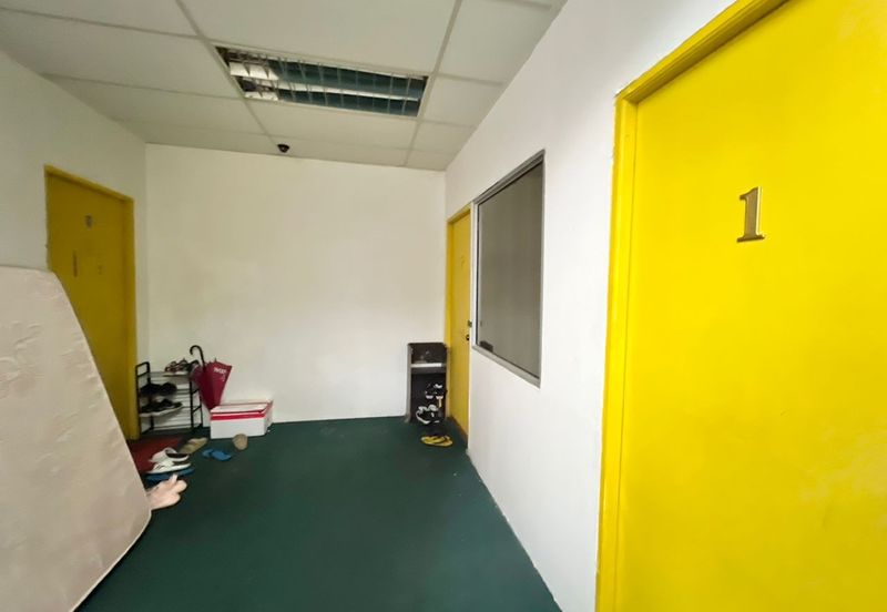 3 Storey Shoplot intermediate Jalan Song in Kuching for Sale