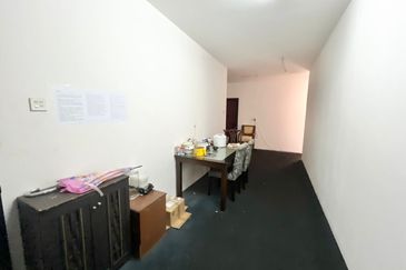 3 Storey Shoplot intermediate Jalan Song in Kuching for Sale