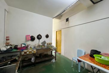 3 Storey Shoplot intermediate Jalan Song in Kuching for Sale