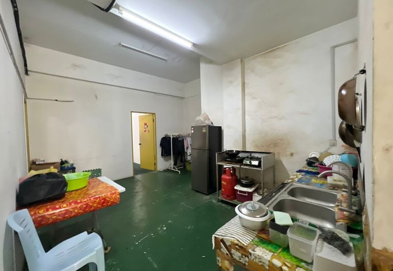 3 Storey Shoplot intermediate Jalan Song in Kuching for Sale