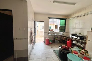 3 Storey Shoplot intermediate Jalan Song in Kuching for Sale