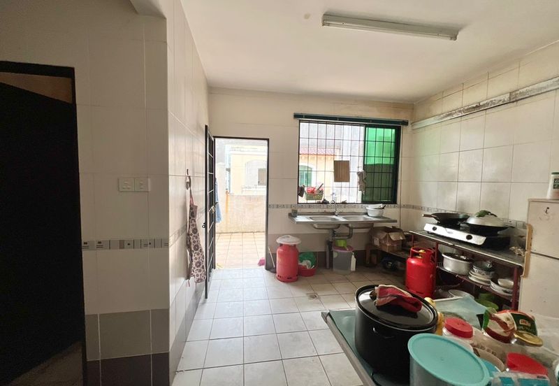 3 Storey Shoplot intermediate Jalan Song in Kuching for Sale