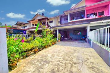 Double Storey at Taman Sarmax 6 Mile In Kuching for Sale