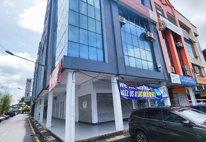 Ground floor corner shoplot at Jalan Keretapi in Kuching for Rent