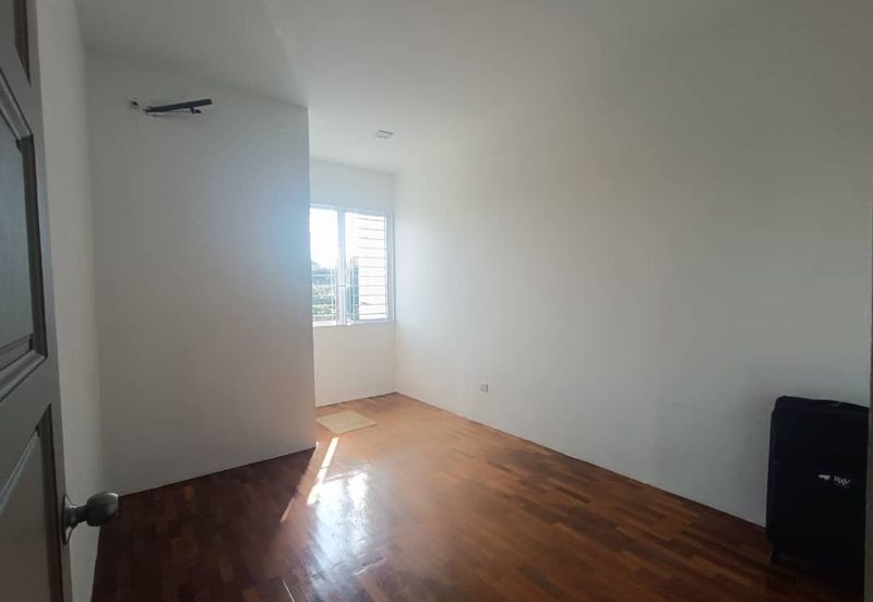 Double Storey Terrace at Jalan Merpati (Near to Merlin Garden) for Sale