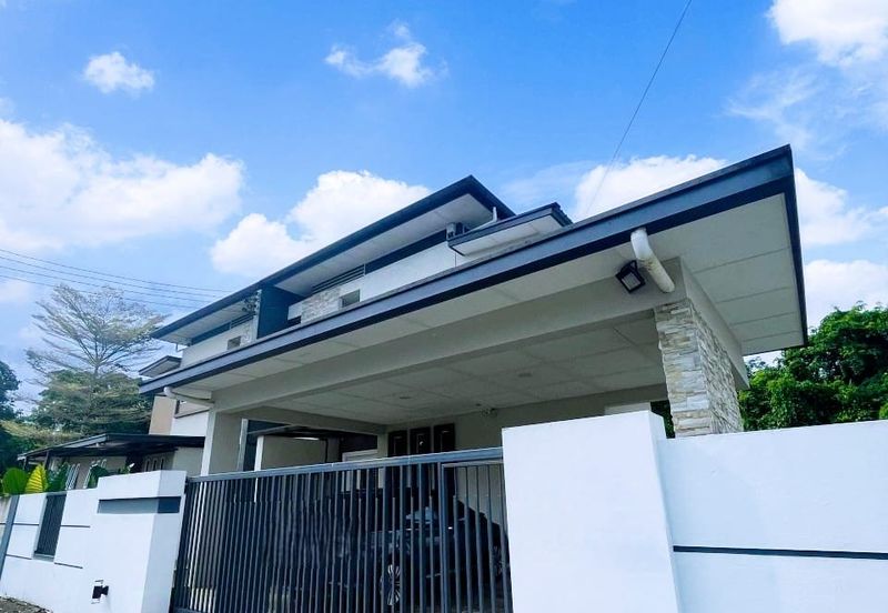 Double storey semi detached at field force in Kuching for Sale