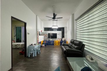 Double storey semi detached at field force in Kuching for Sale