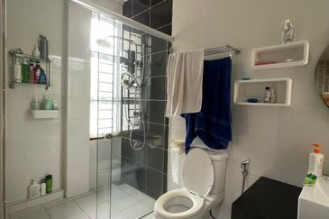 Double storey semi detached at field force in Kuching for Sale