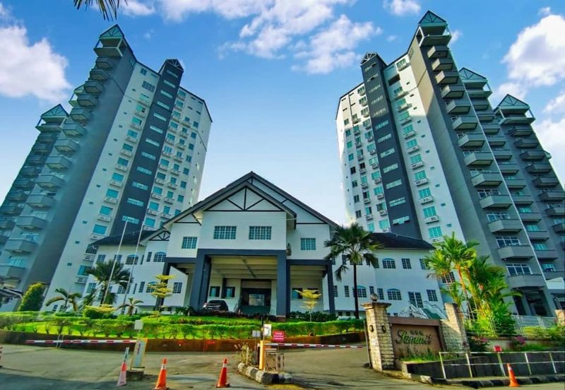 De Summit Condominium