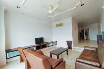 De Summit Condominium