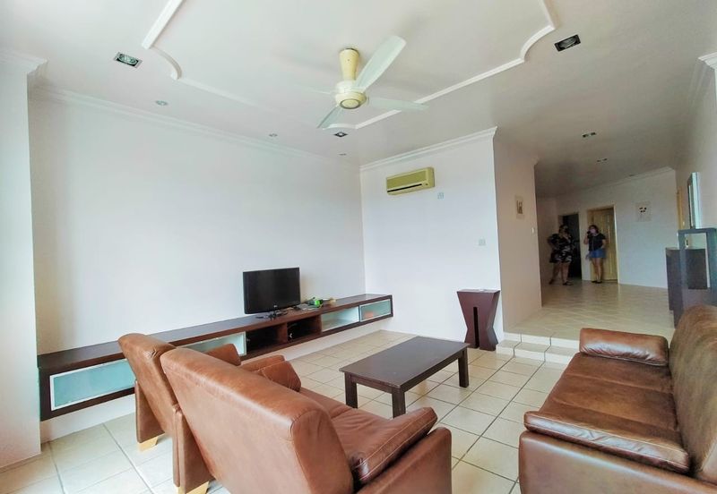 De Summit Condominium