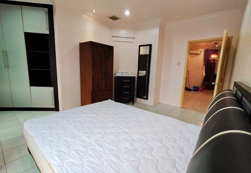 De Summit Condominium