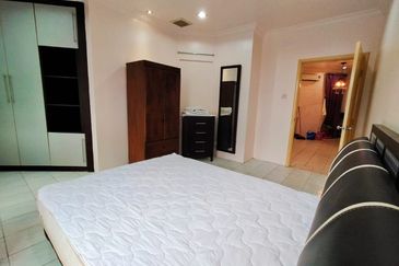 De Summit Condominium