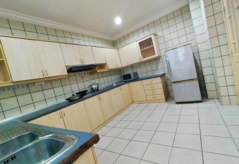 De Summit Condominium