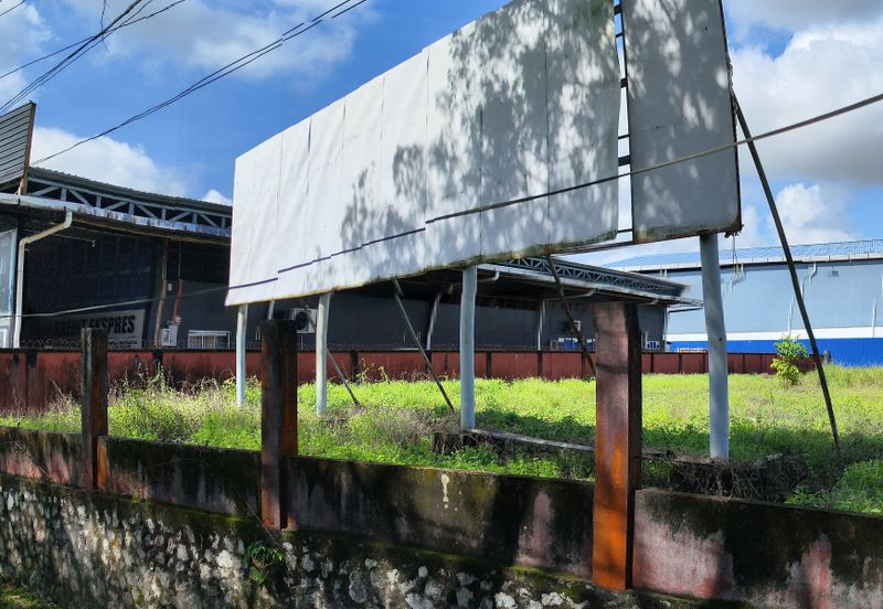 Land at 4.5 mile facing main road in Kuching for rent