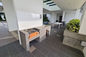 Royal Richmond Gold Condominium