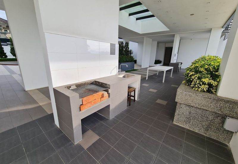 Royal Richmond Gold Condominium