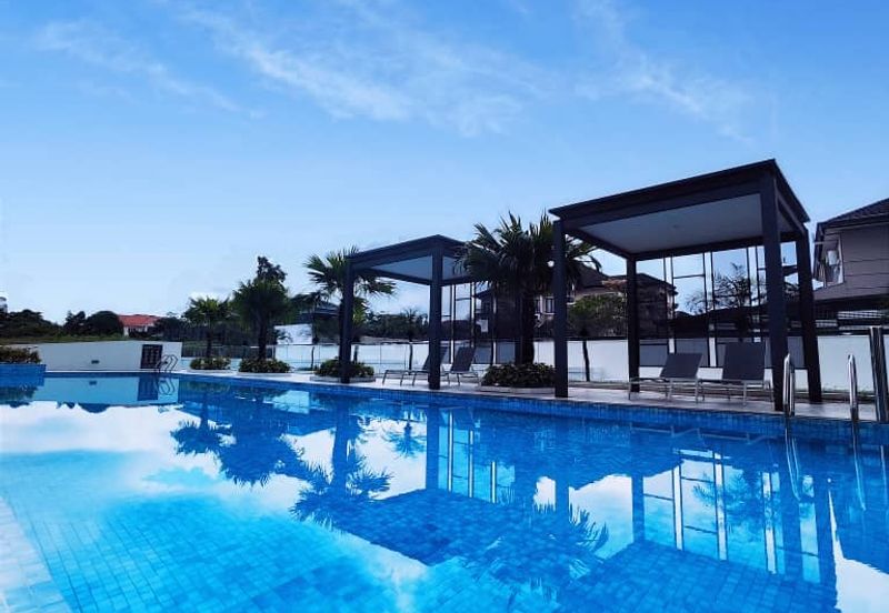 Royal Richmond Gold Condominium