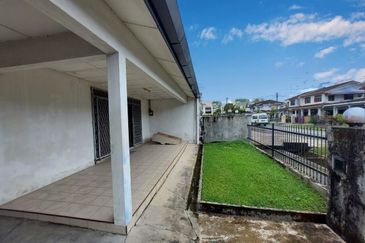 Double storey semi d at rock road in Kuching for Sale