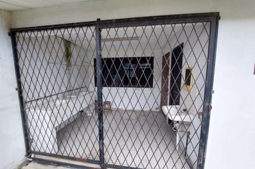 Double storey semi d at rock road in Kuching for Sale