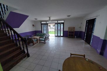 Double storey semi d at rock road in Kuching for Sale