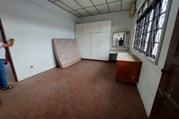 Double storey semi d at rock road in Kuching for Sale