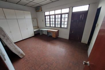 Double storey semi d at rock road in Kuching for Sale