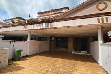 Double Storey Terrace House at Jalan Setia Raja (Opposite Emart Tabuan) in Kuching for Sale