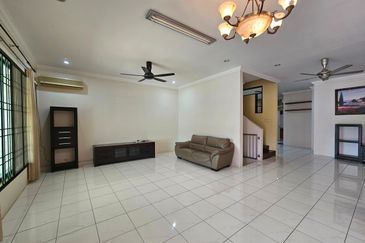 Double Storey Terrace House at Jalan Setia Raja (Opposite Emart Tabuan) in Kuching for Sale