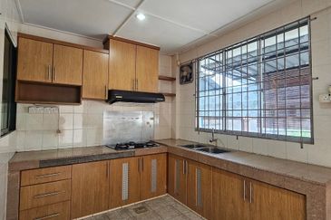 Double Storey Terrace House at Jalan Setia Raja (Opposite Emart Tabuan) in Kuching for Sale