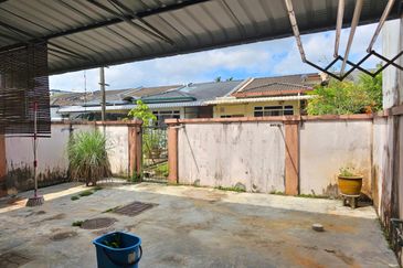 Double Storey Terrace House at Jalan Setia Raja (Opposite Emart Tabuan) in Kuching for Sale