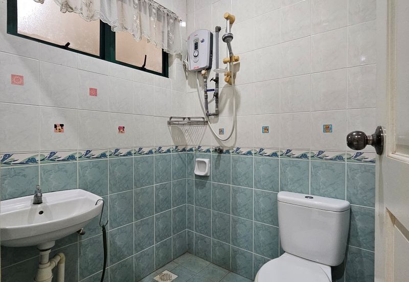 Double Storey Terrace House at Jalan Setia Raja (Opposite Emart Tabuan) in Kuching for Sale