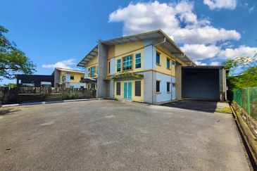 Semi Detached Warehouse at Jalan Demak Maju in Kuching for Sale