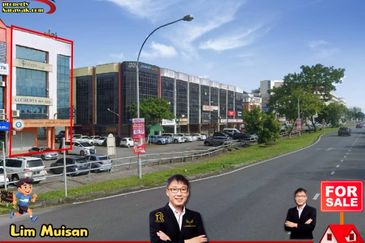 4 Storey Corner shoplot at Facing the Jalan Keratapi in Kuching for Sale