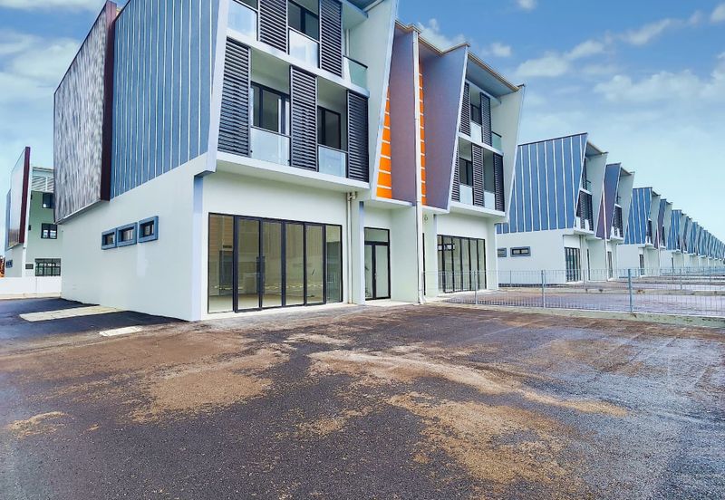 3 Storey Semi-Detached Showroom cum Office at Pine Square 66 Light Industry Park for Rent