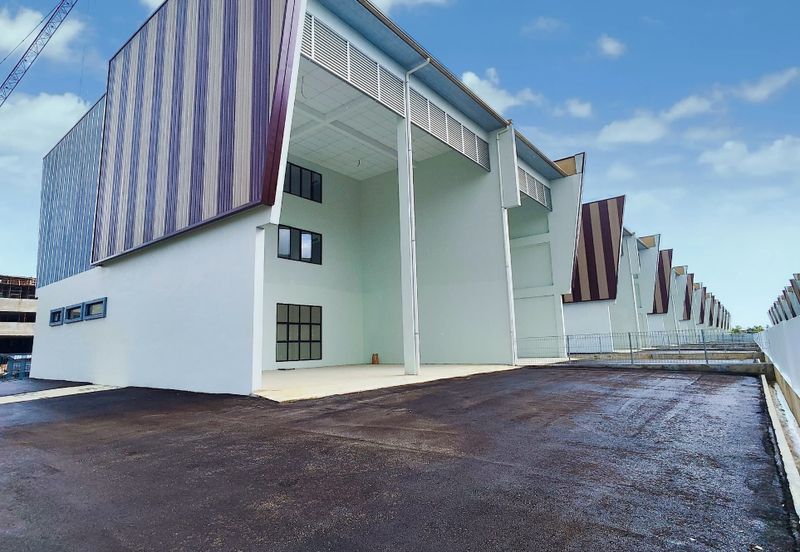 3 Storey Semi-Detached Showroom cum Office at Pine Square 66 Light Industry Park for Rent