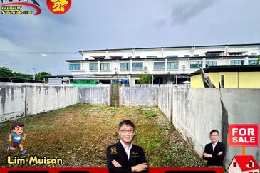 Double Storey Intermediate House at Field Force in Kuching for Sale