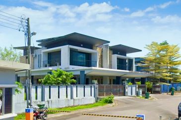 Double Storey Semi Detached House at Jalan Urat Mata in Kuching for Sale