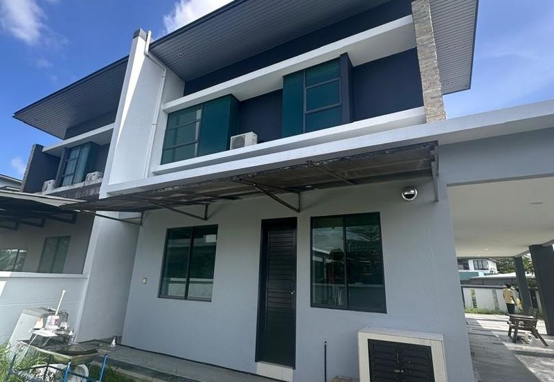 Double Storey Semi Detached House at Jalan Urat Mata in Kuching for Sale