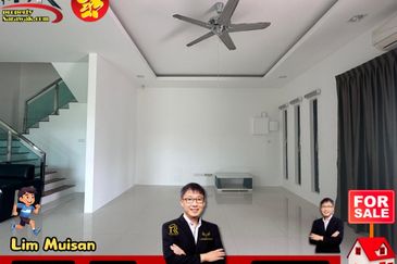 Double Storey Semi Detached House at Jalan Urat Mata in Kuching for Sale