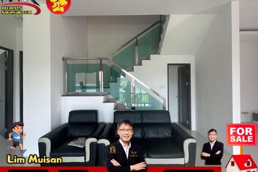 Double Storey Semi Detached House at Jalan Urat Mata in Kuching for Sale