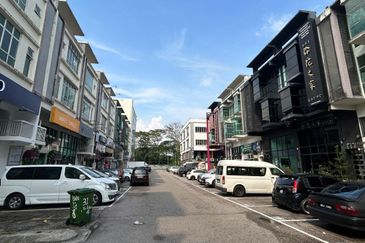 Pusat Perdagangan Danga Utama