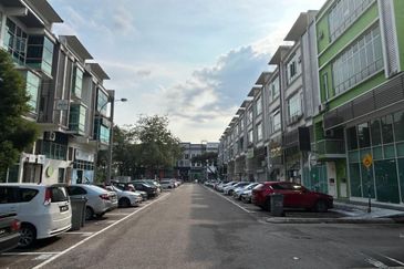 Pusat Perdagangan Danga Utama