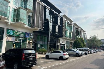 Pusat Perdagangan Danga Utama