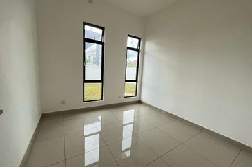 Jalan Mutiara Emas 2/32