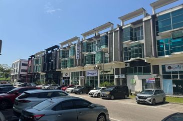 Pusat Perdagangan Danga Utama