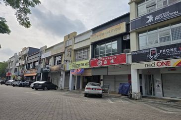 Taman Mount Austin Commercial