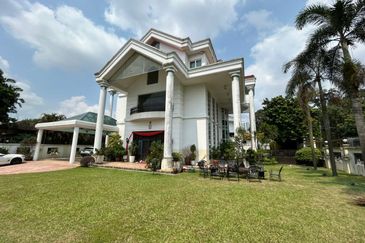 Stulang Laut / Darat