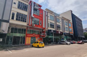 Pusat Perdagangan Danga Utama